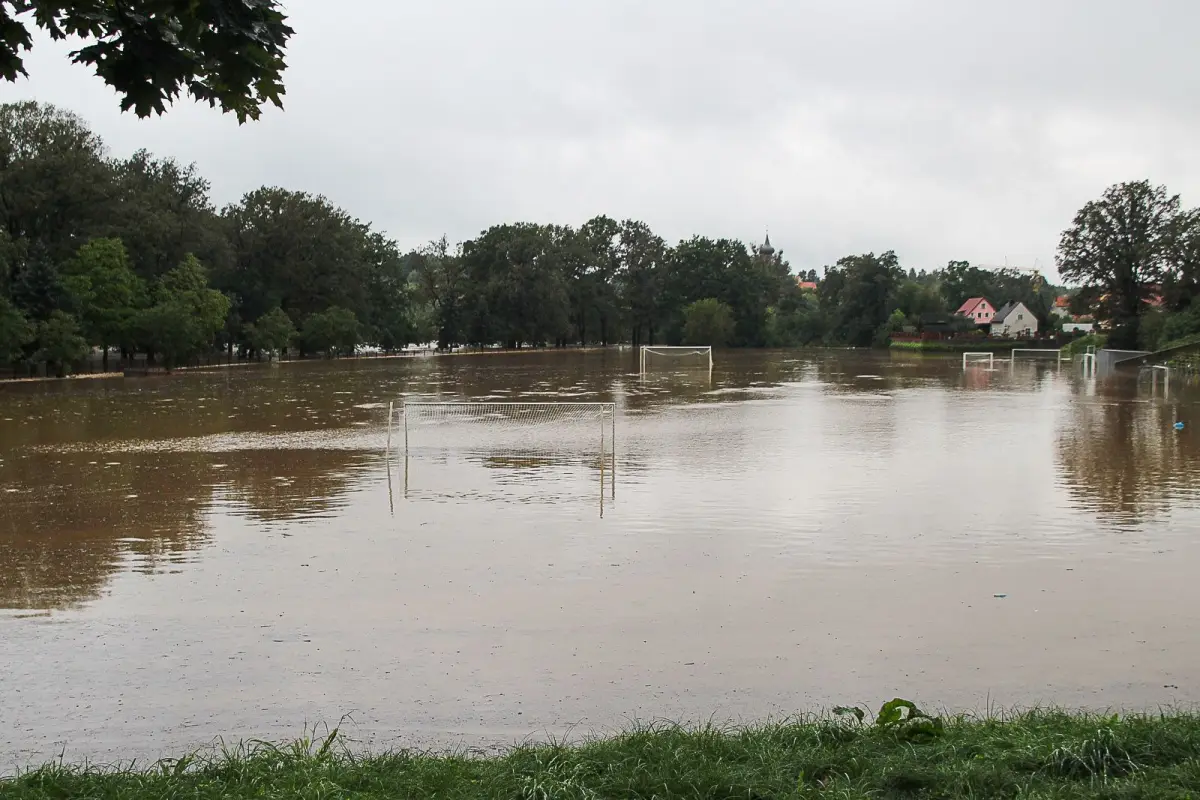 Zalany stadion przy Rajskiej
