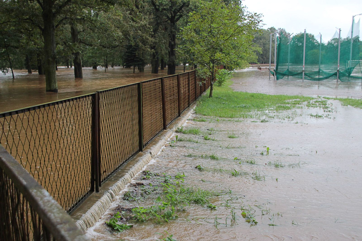 Zalany stadion przy Rajskiej