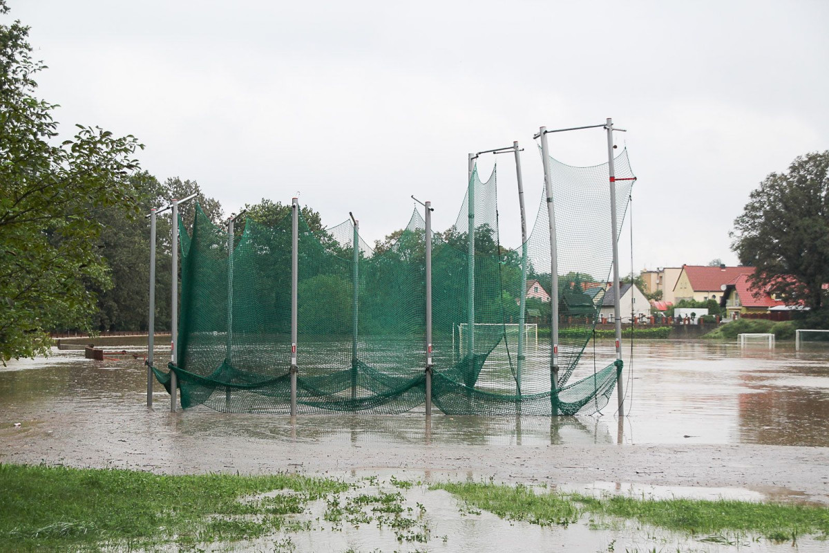 Zalany stadion przy Rajskiej