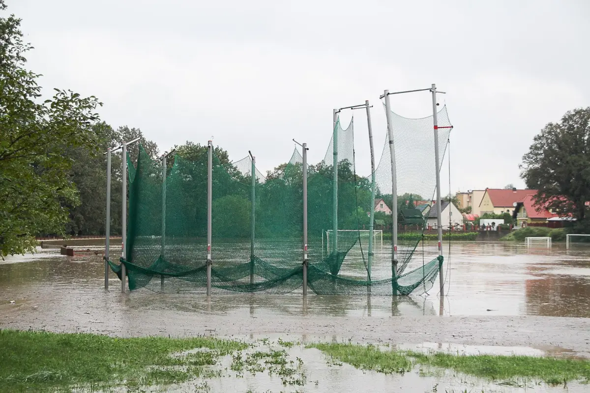 Zalany stadion przy Rajskiej