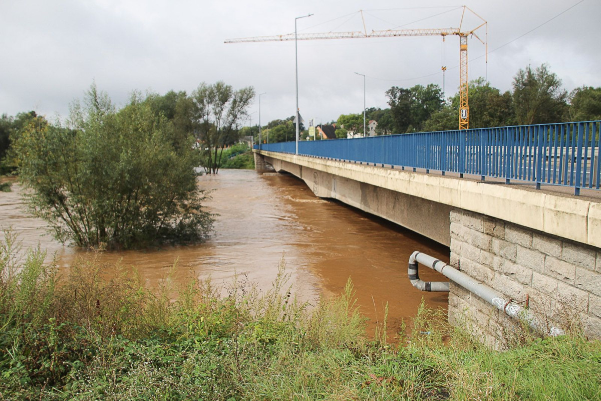 Zalane okolice wiaduktu i mostu przy Zgorzelekciej