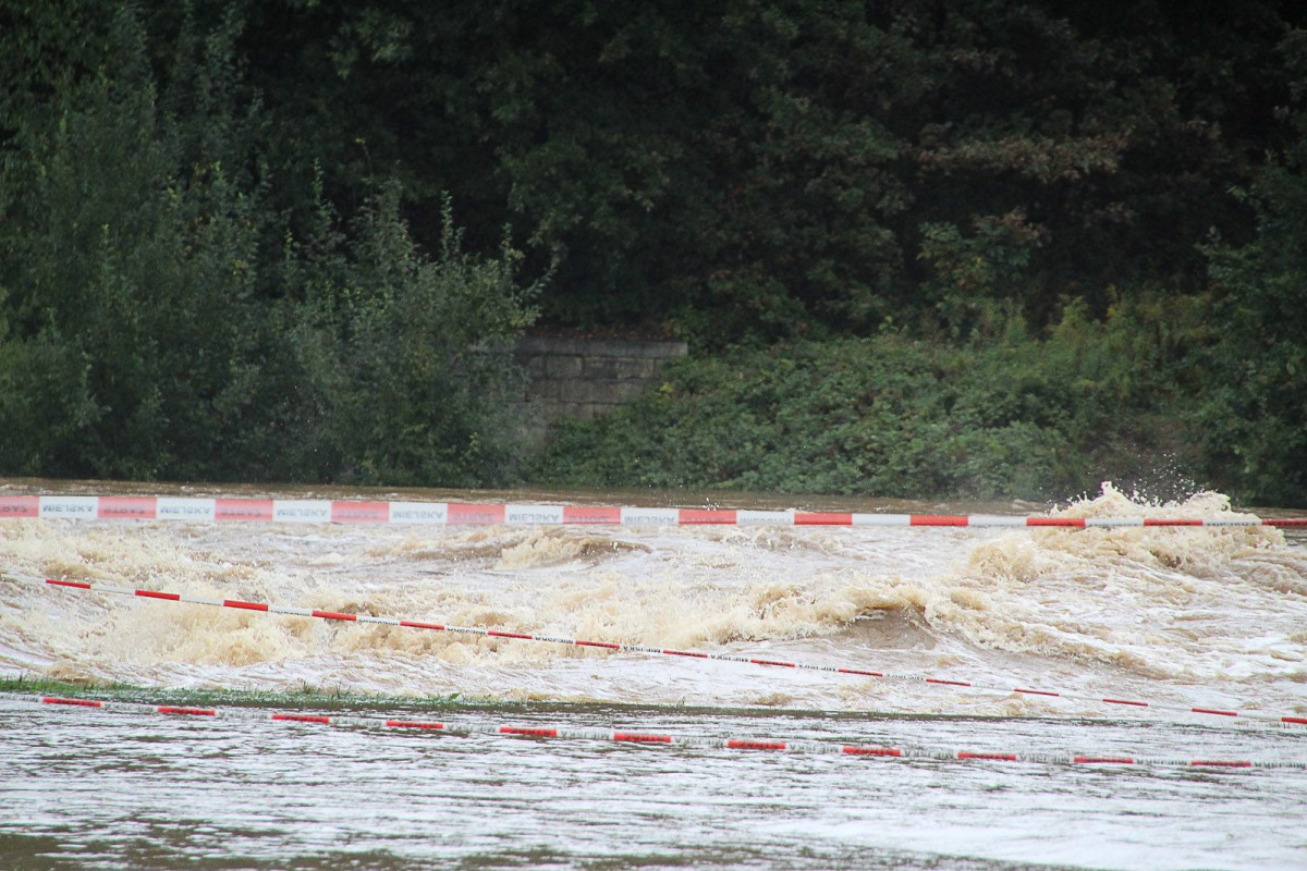 Zalane okolice wiaduktu i mostu przy Zgorzelekciej