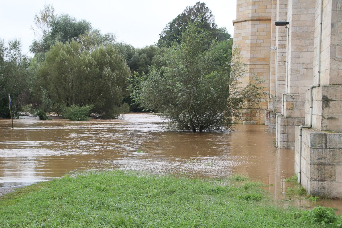 Zalane okolice wiaduktu i mostu przy Zgorzelekciej