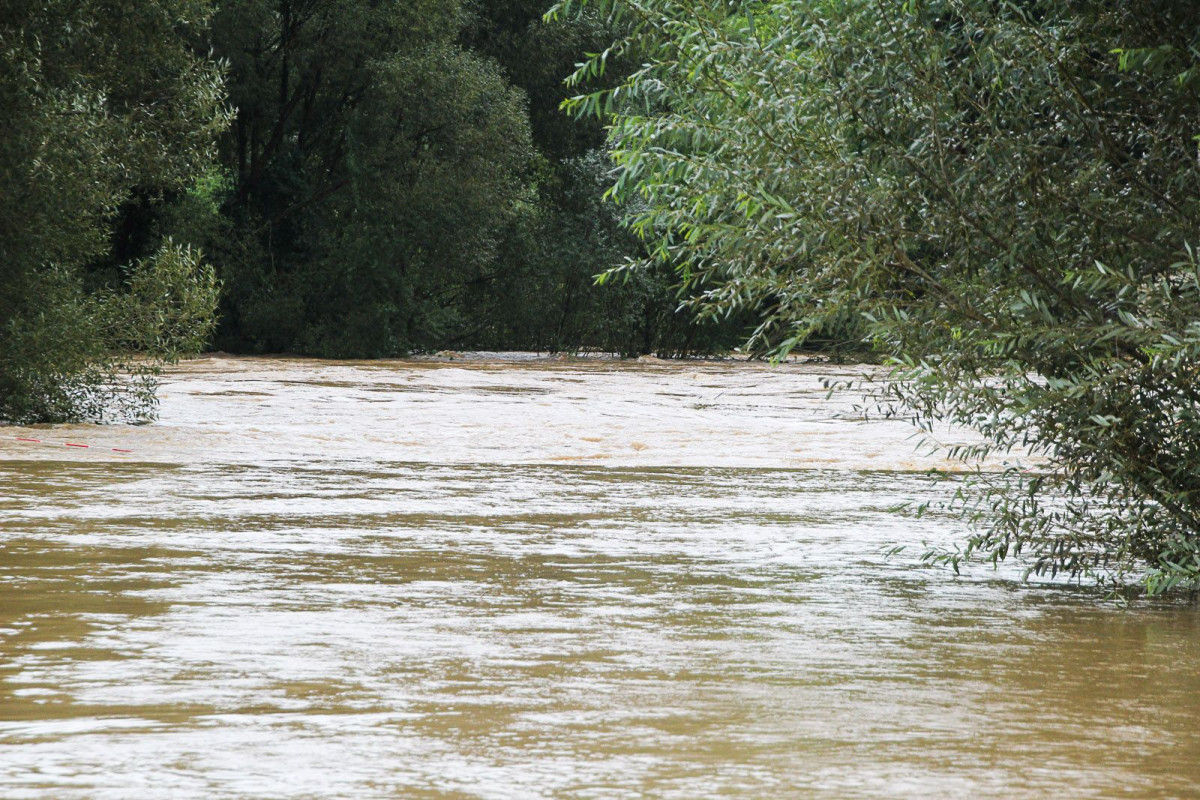 Zalane okolice wiaduktu i mostu przy Zgorzelekciej