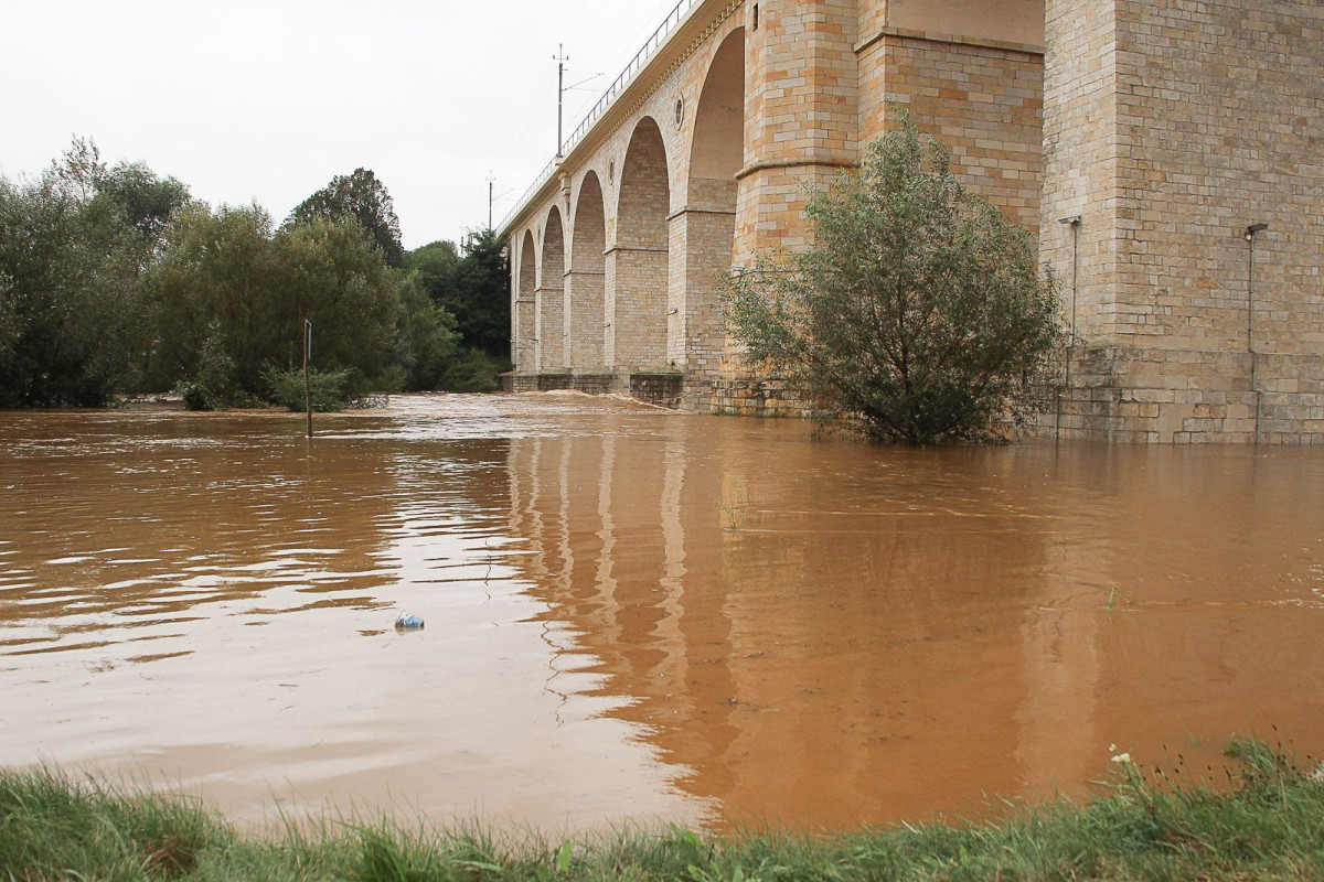 Zalane okolice wiaduktu i mostu przy Zgorzelekciej