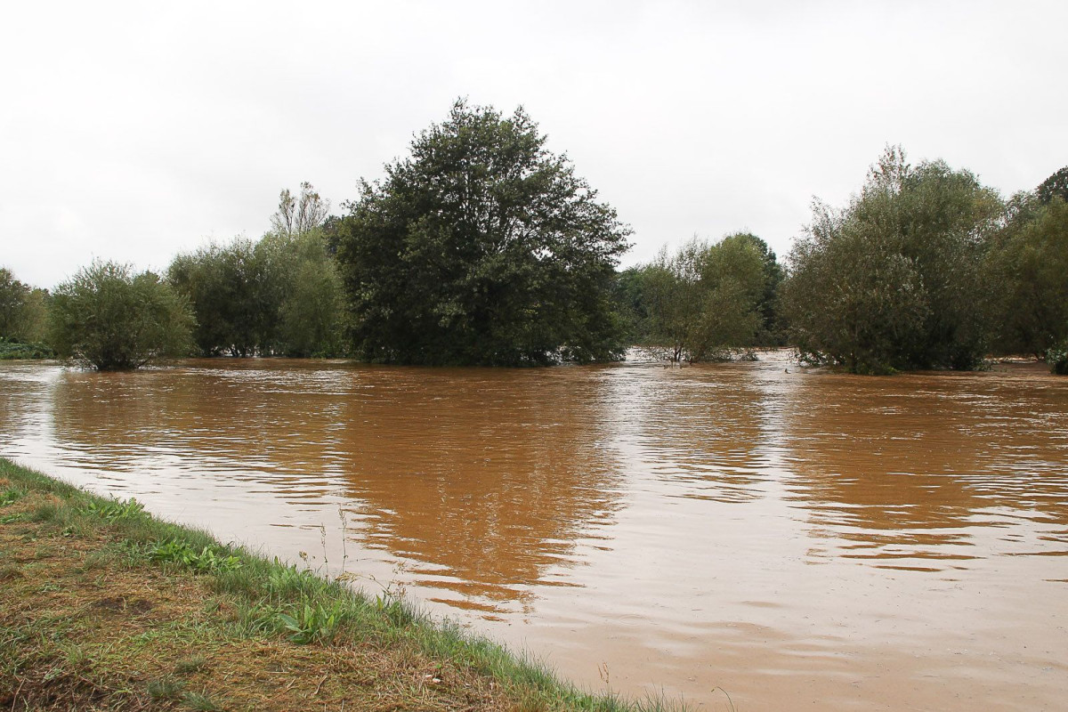 Zalane okolice wiaduktu i mostu przy Zgorzelekciej