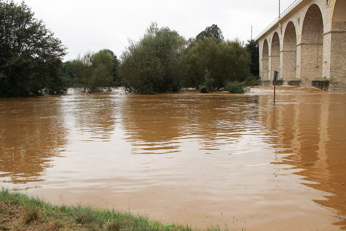 Zalane okolice wiaduktu i mostu przy Zgorzelekciej