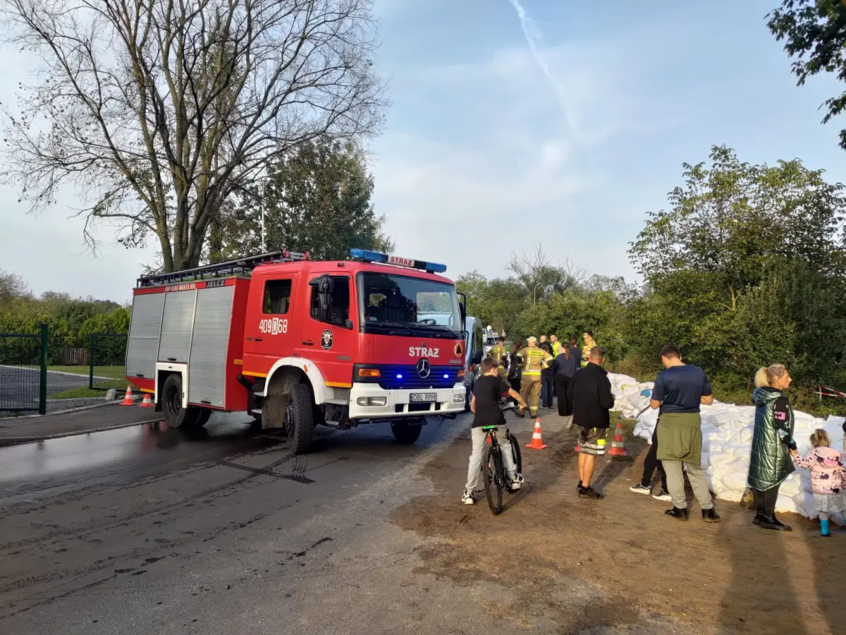 Most na ulicy Mostowej w Bolesławcu i jego najbliższa okolica