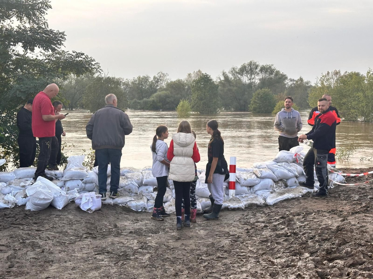 Ludzie pracujący przy ulicy Kraszewskiego