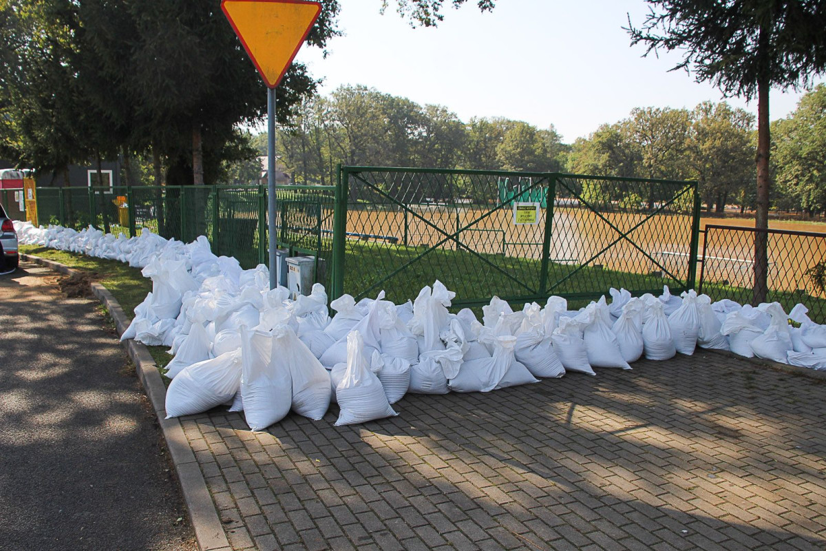 Woda powoli opada i odsłania to, co zniszczyła