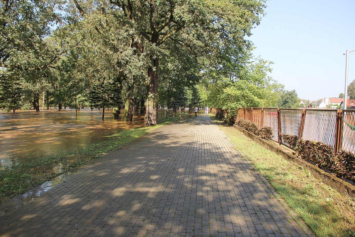 Woda powoli opada i odsłania to, co zniszczyła