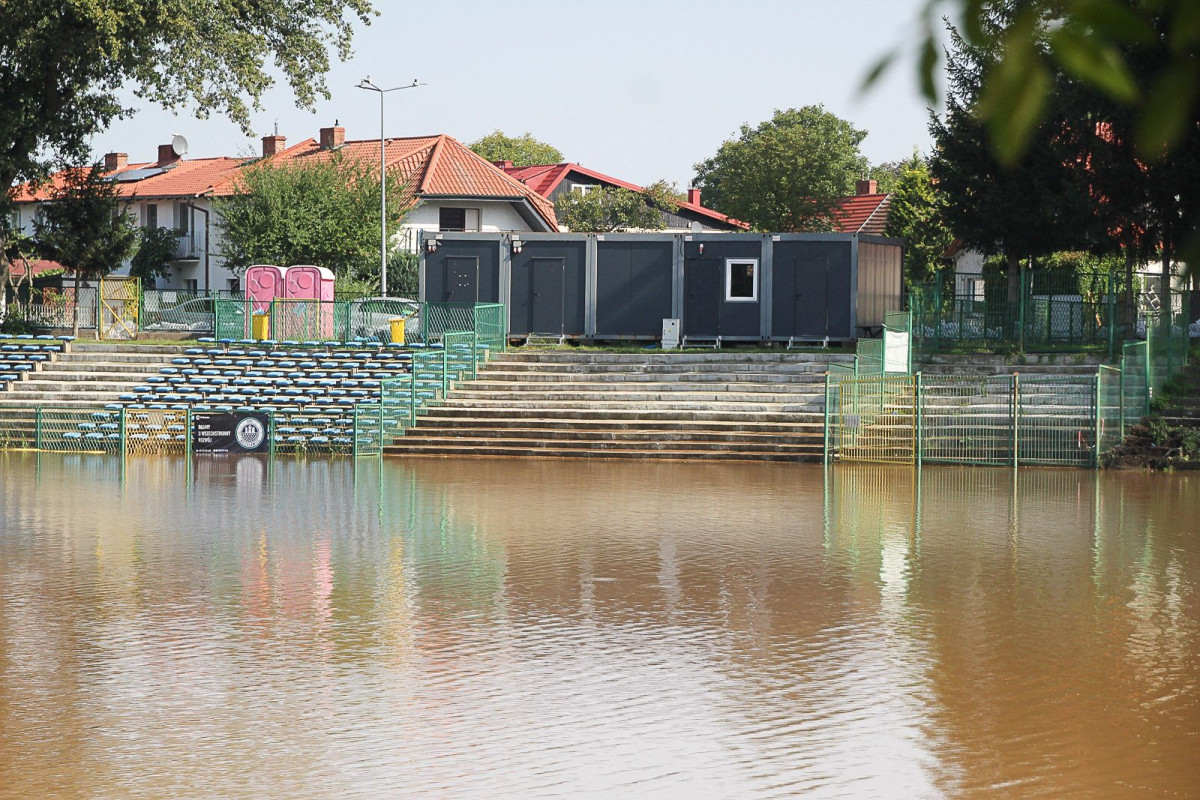 Woda powoli opada i odsłania to, co zniszczyła