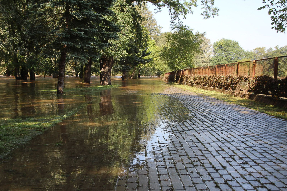 Woda powoli opada i odsłania to, co zniszczyła
