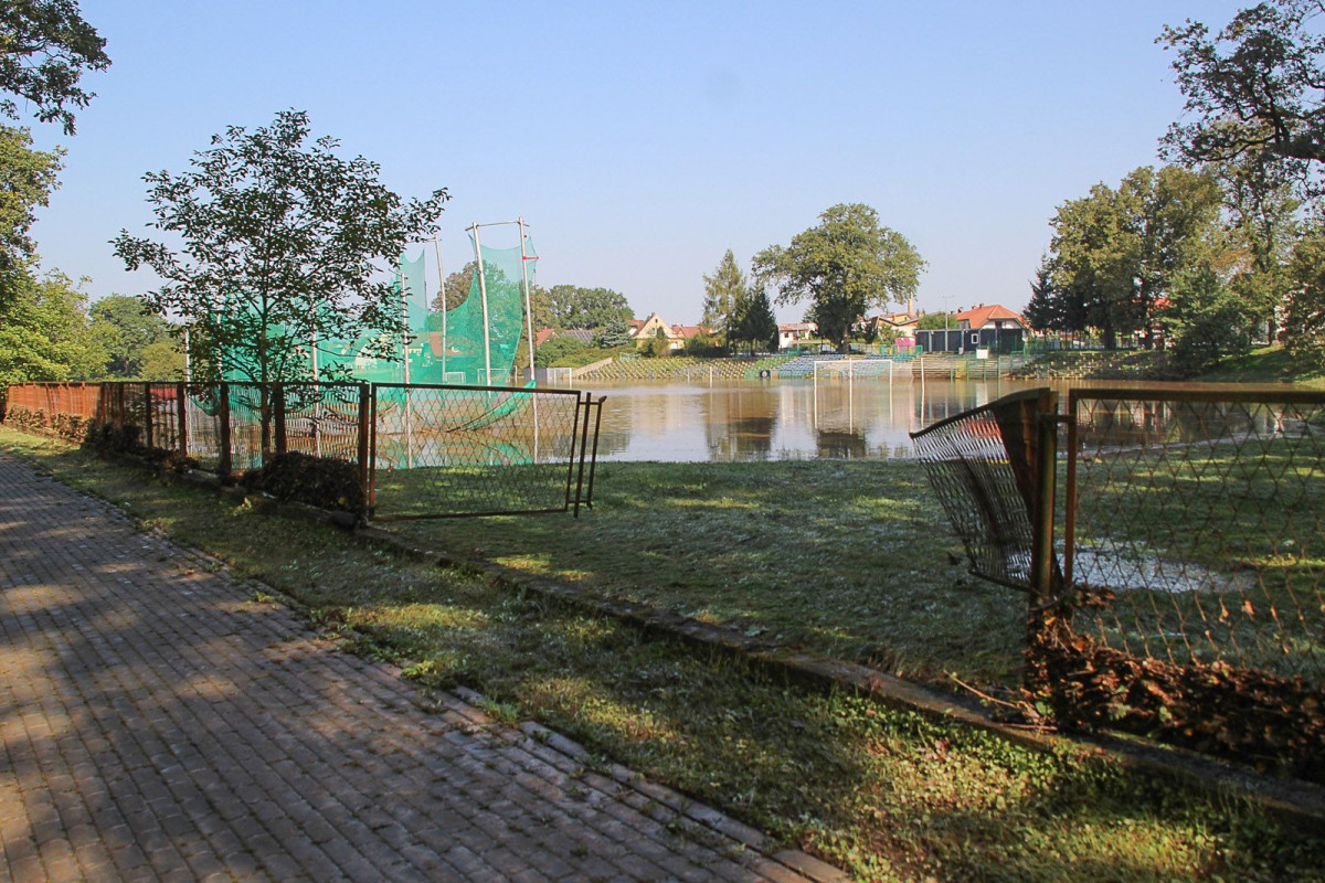 Woda powoli opada i odsłania to, co zniszczyła