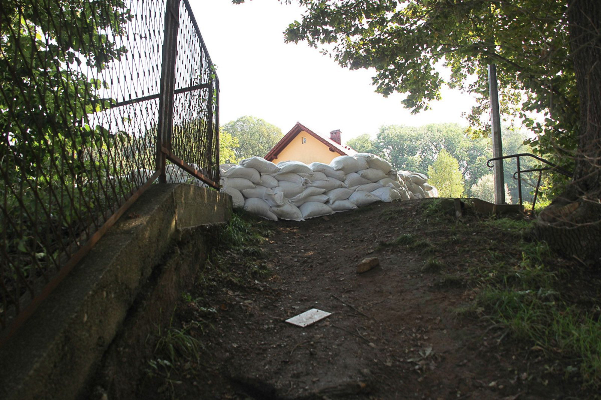 Woda powoli opada i odsłania to, co zniszczyła