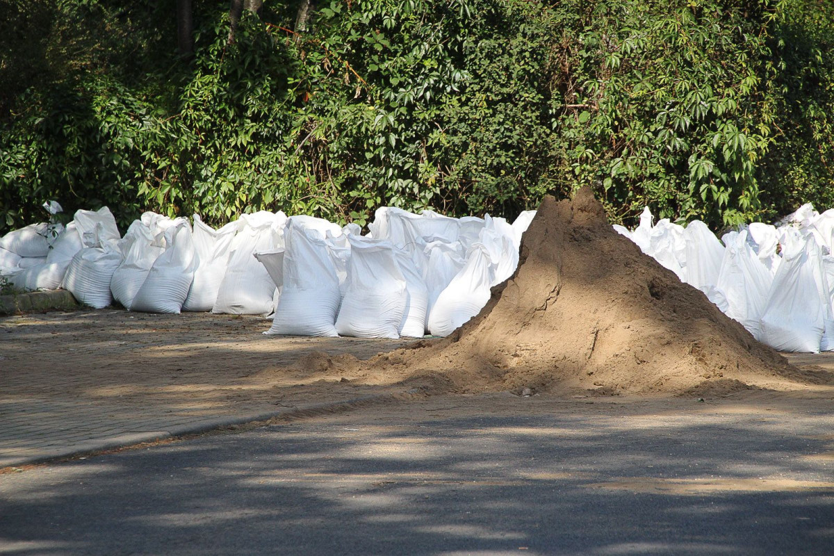 Woda powoli opada i odsłania to, co zniszczyła