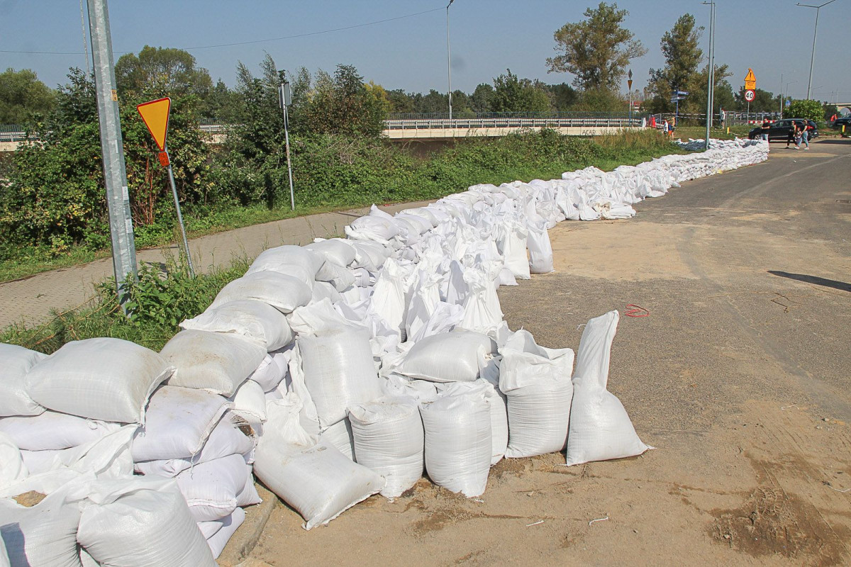 Woda powoli opada i odsłania to, co zniszczyła
