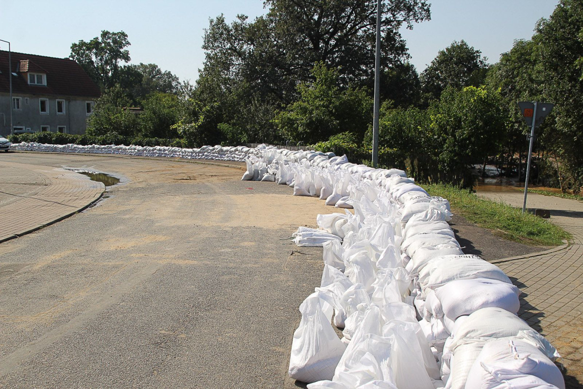 Woda powoli opada i odsłania to, co zniszczyła