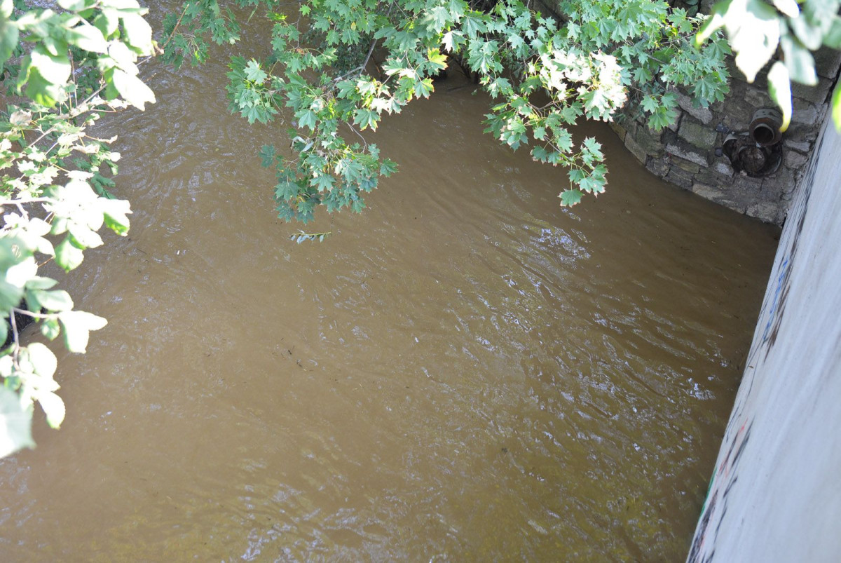 Poziom wody w Bobrze (zdjęcia wykonane około godziny 9.00)