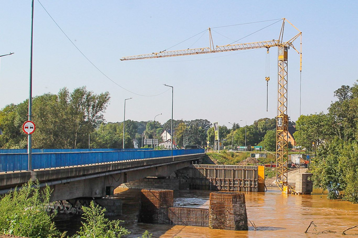 Zamknięty most przy ulicy Zgorzeleckiej w Bolesławcu