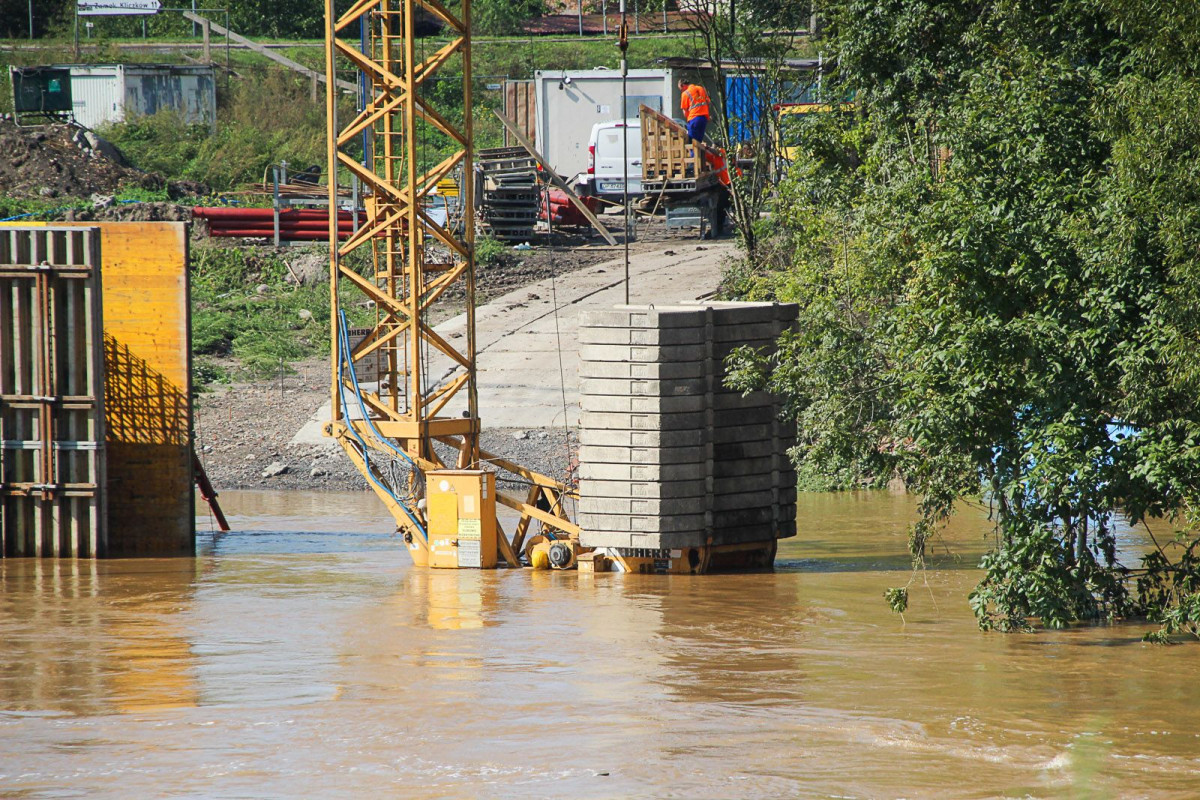 Zamknięty most przy ulicy Zgorzeleckiej w Bolesławcu