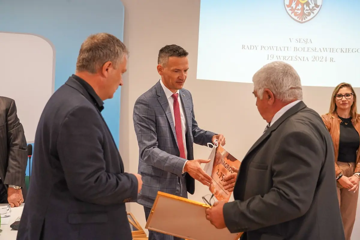 Uroczystość na sesji Rady Powiatu Bolesławieckiego