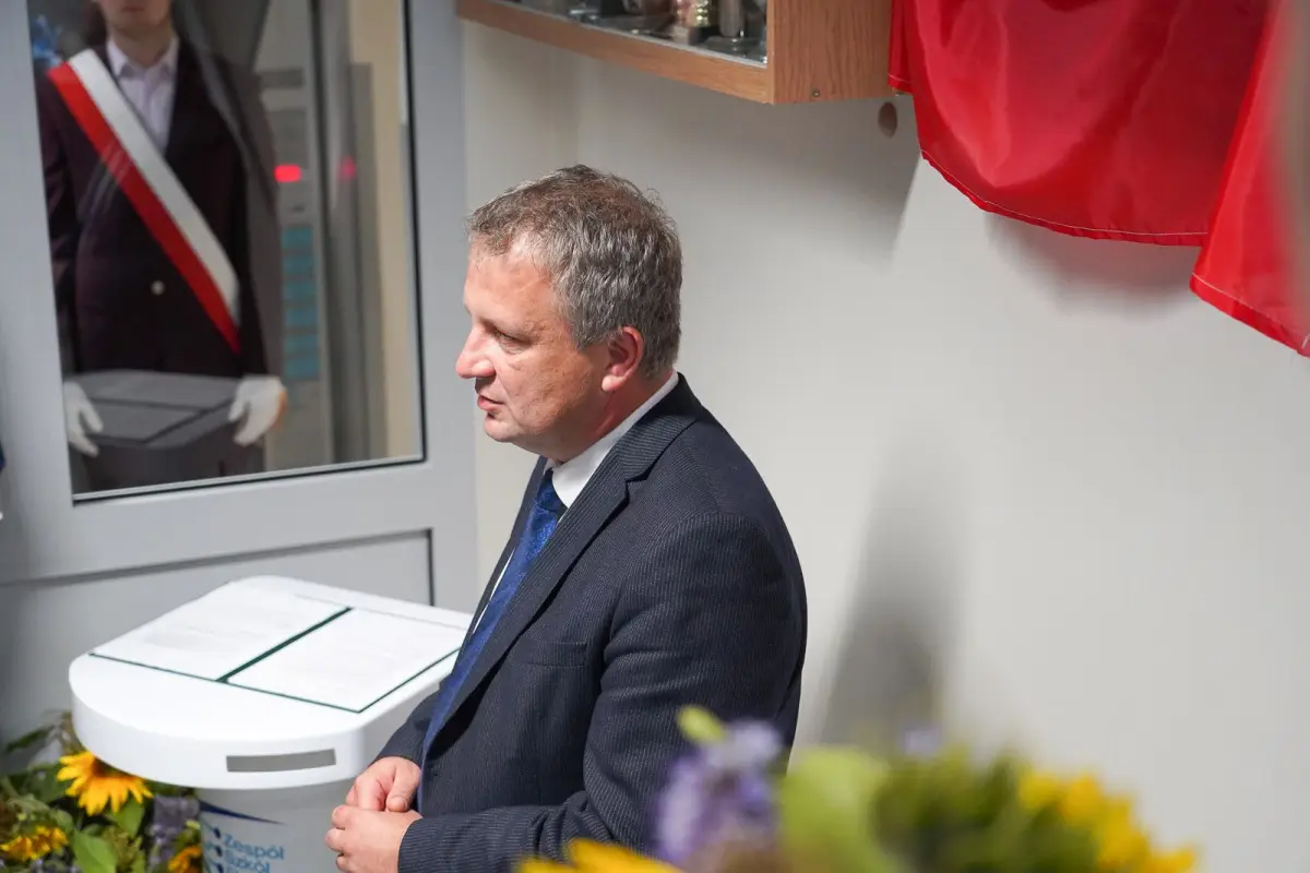 Odsłonięcie pamiątkowych tablic UKOS w powiatowych szkołach