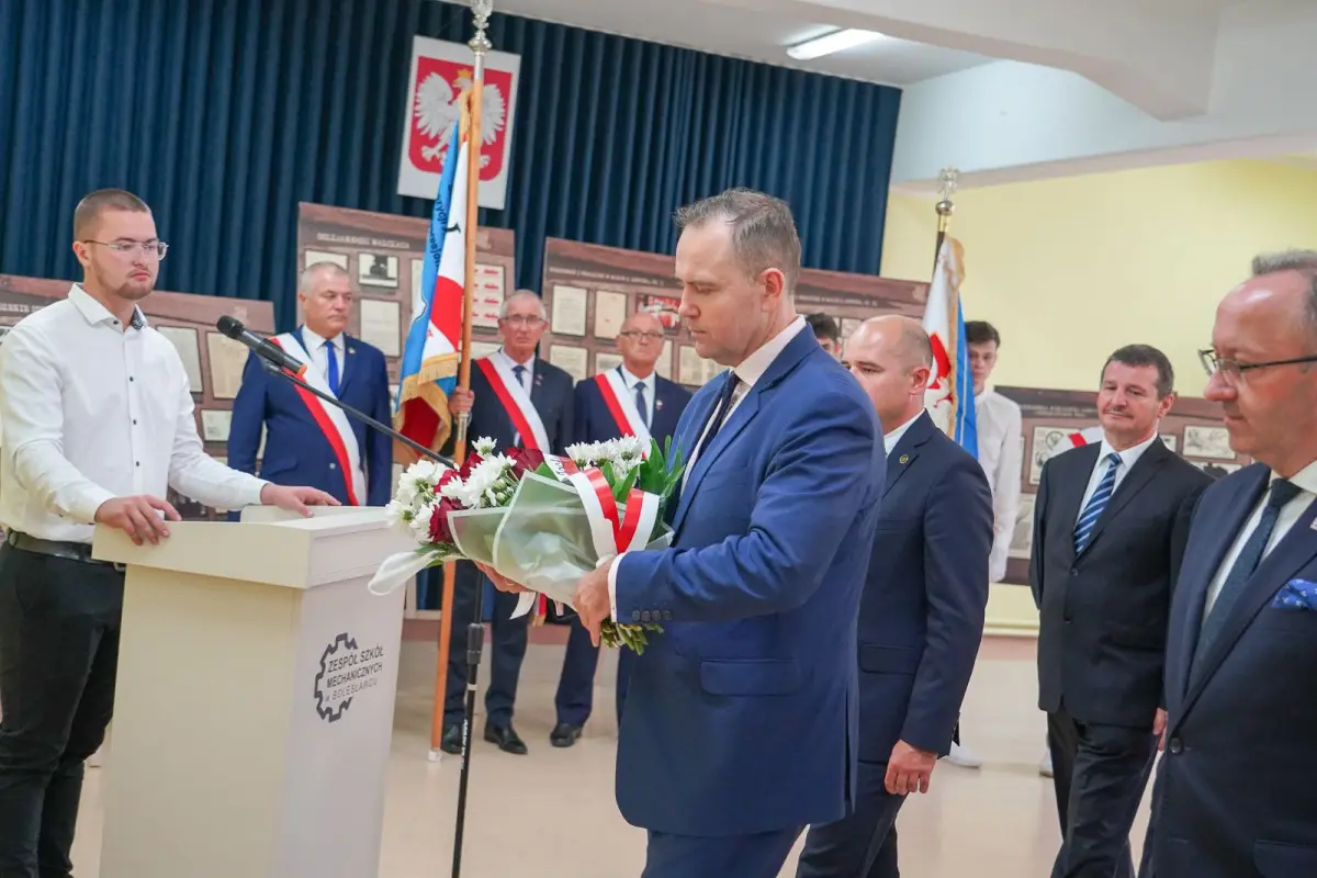 Odsłonięcie pamiątkowych tablic UKOS w powiatowych szkołach