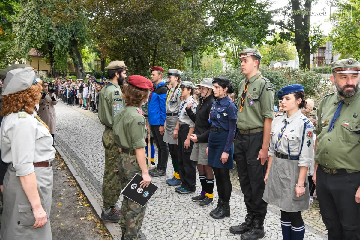 Harcerze w czasie obchodów 85. rocznicy powstania Szarych Szeregów