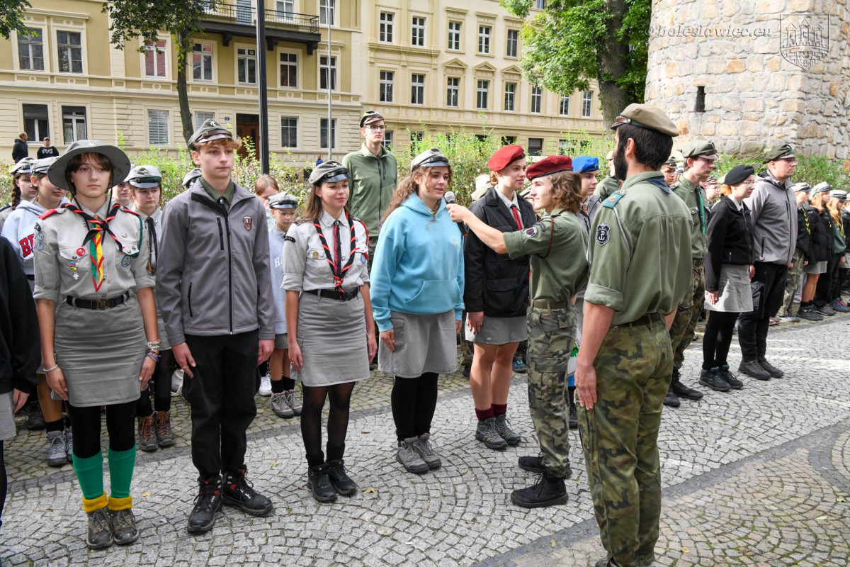 Harcerze w czasie obchodów 85. rocznicy powstania Szarych Szeregów