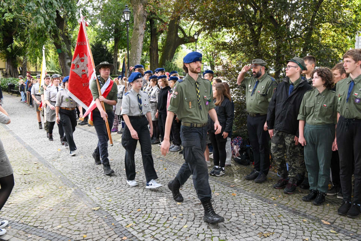 Harcerze w czasie obchodów 85. rocznicy powstania Szarych Szeregów