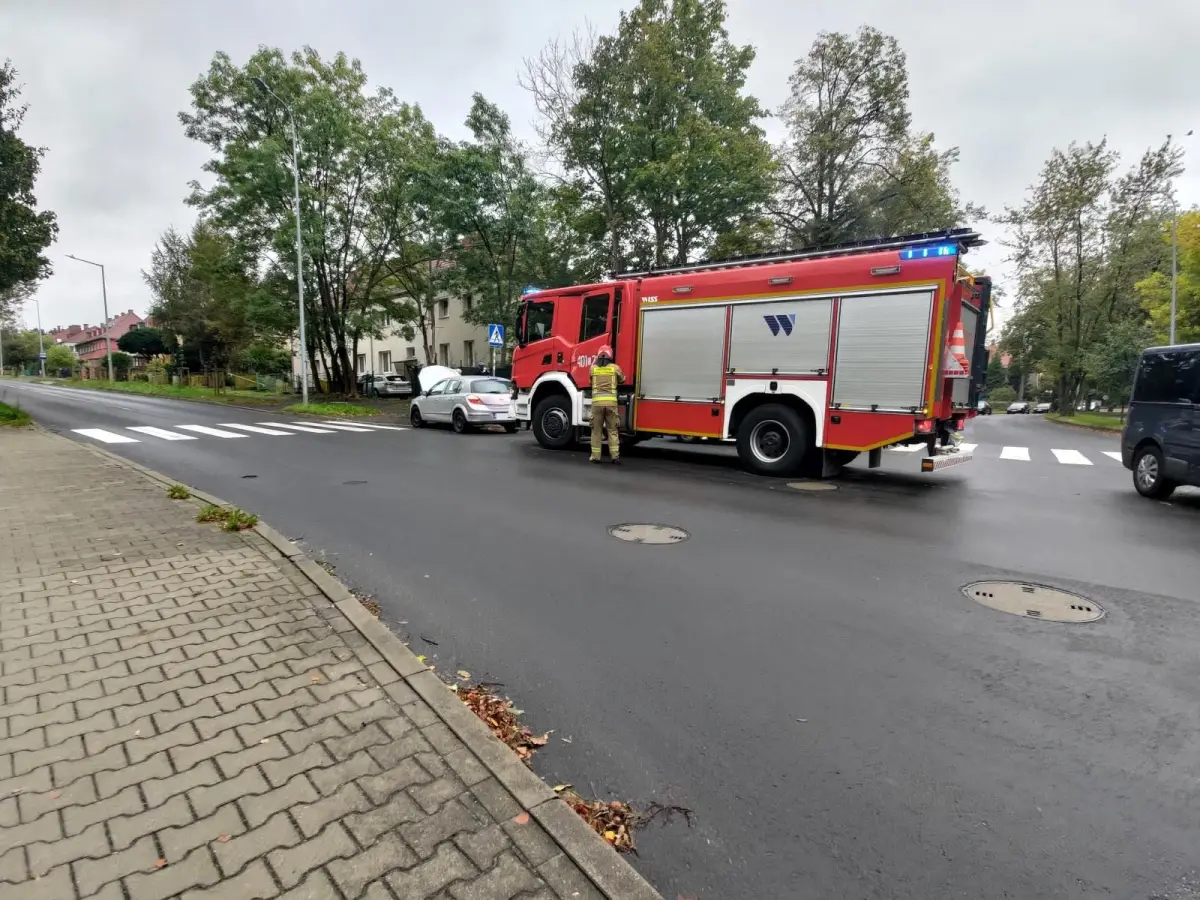 Kolizja dwóch aut przy stadionie w Bolesławcu