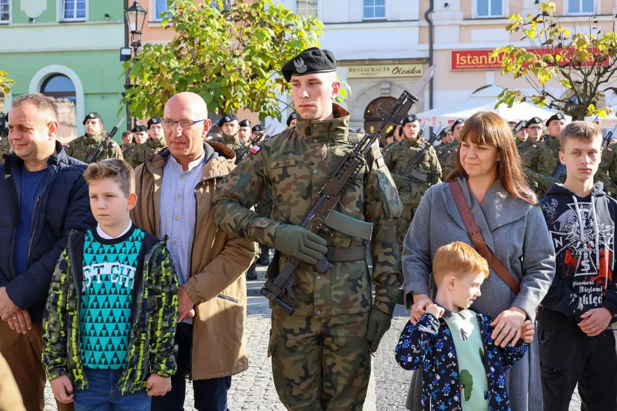 Military oath in Bolesławiec market square