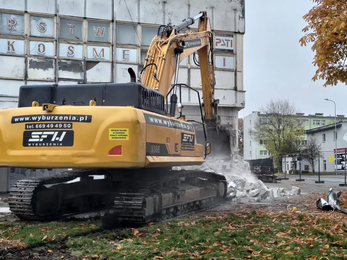 Trwa wyburzanie budynku Bolko