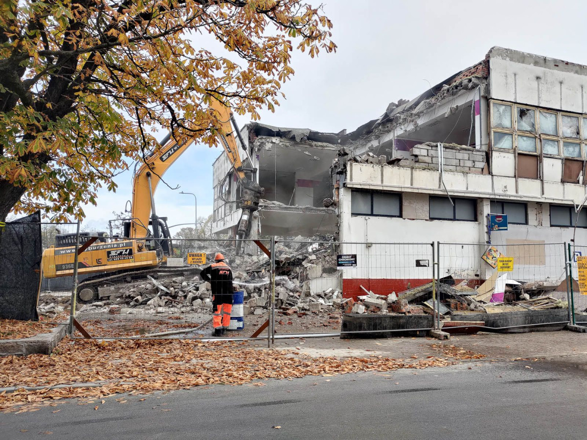 Wyburzanie budynku 