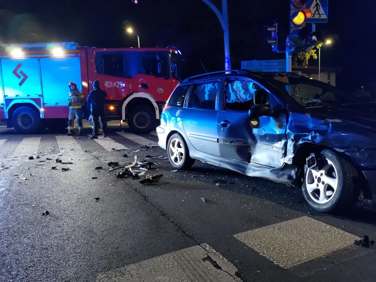 Wypadek na skrzyżowaniu alei Tysiąclecia i Chrobrego