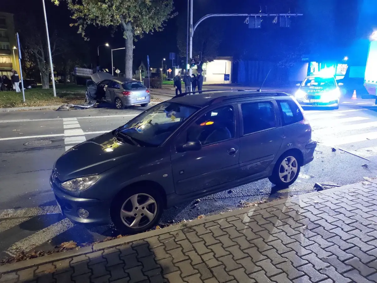 Wypadek na skrzyżowaniu alei Tysiąclecia i Chrobrego