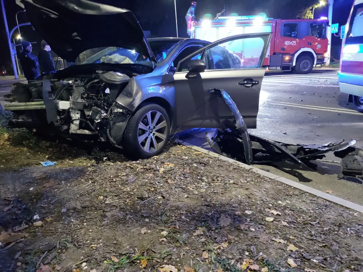 Wypadek na skrzyżowaniu alei Tysiąclecia i Chrobrego