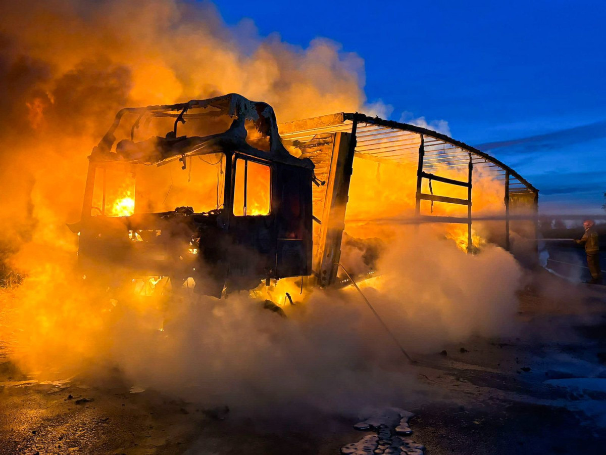 Nocny pożar ciężarówki przy A4