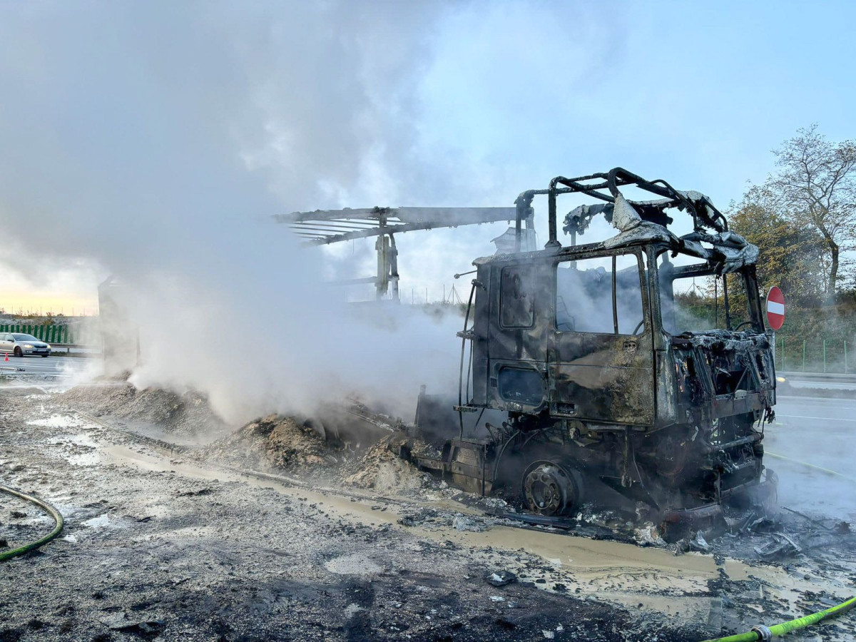 Nocny pożar ciężarówki przy A4