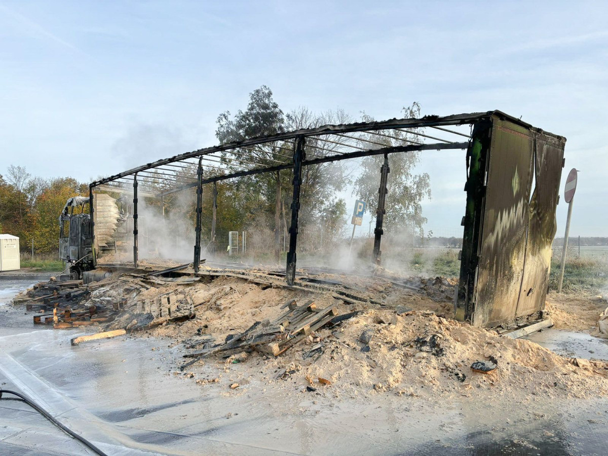 Nocny pożar ciężarówki przy A4