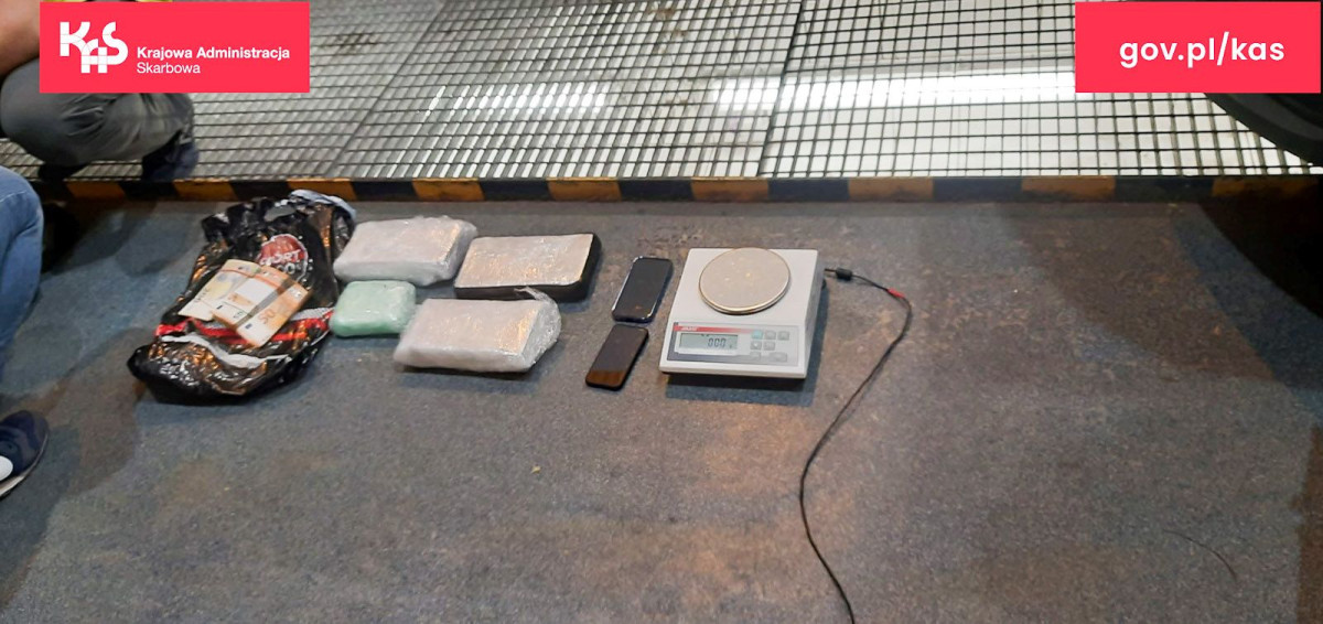 Podejrzany, narkotyki i pojazd