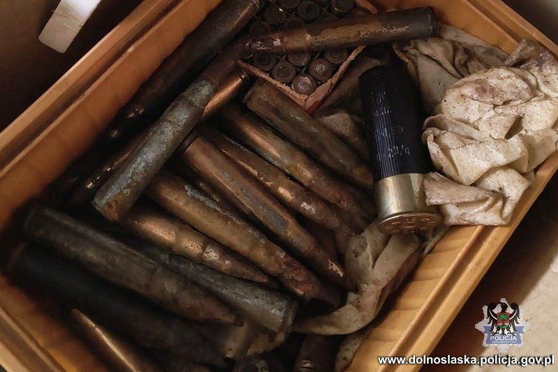 Rodzinne kłopoty: Syn zatrzymany z narkotykami, ojciec z bronią i amunicją