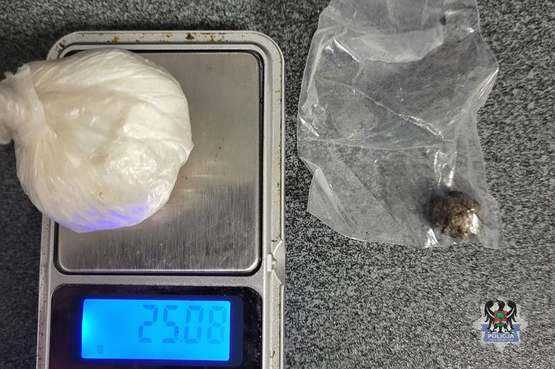 Rodzinne kłopoty: Syn zatrzymany z narkotykami, ojciec z bronią i amunicją