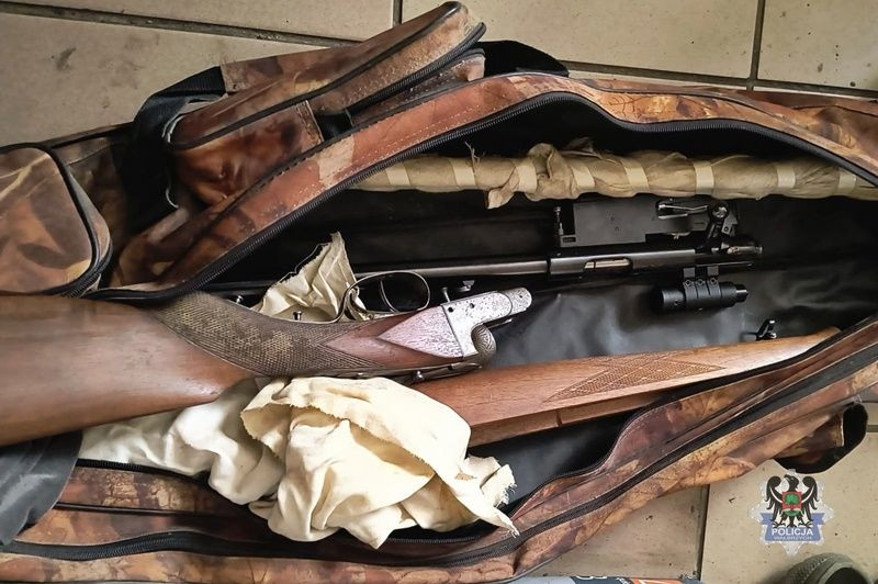 Rodzinne kłopoty: Syn zatrzymany z narkotykami, ojciec z bronią i amunicją