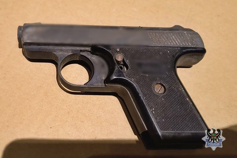 Rodzinne kłopoty: Syn zatrzymany z narkotykami, ojciec z bronią i amunicją