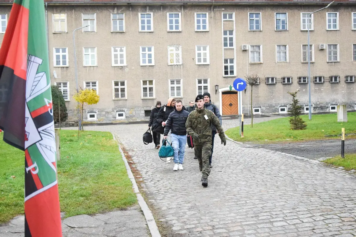 Nowi ochotnicy w bolesławieckim pułku