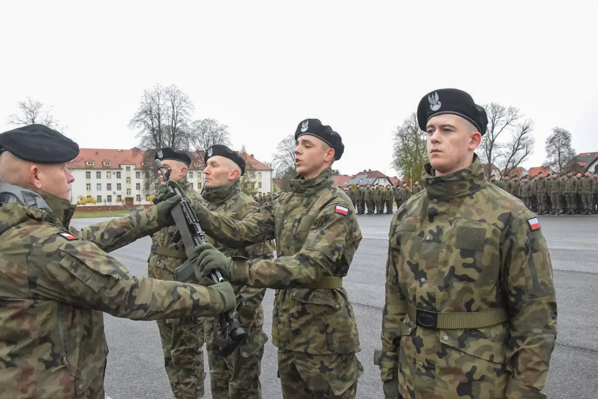 Nowi ochotnicy w bolesławieckim pułku