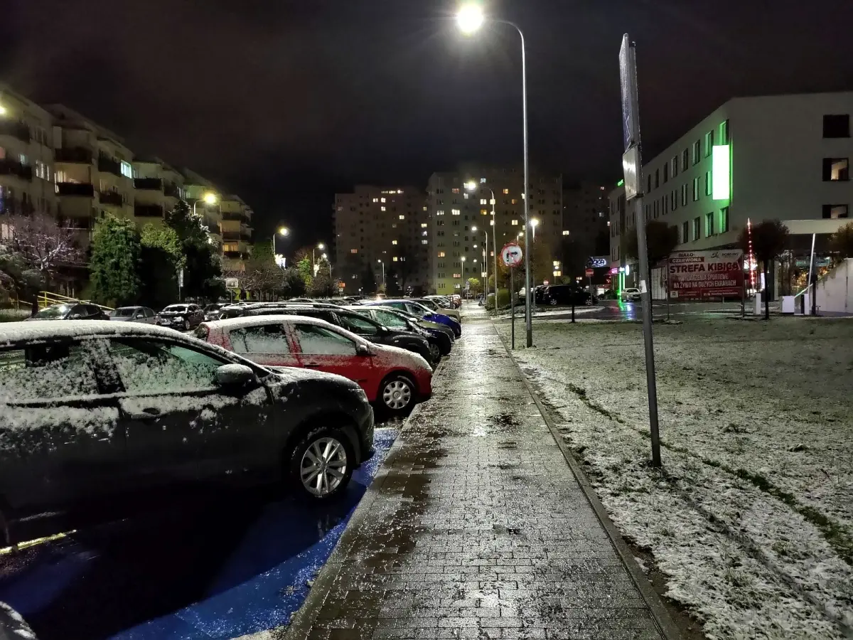 W Bolesławcu pada śnieg