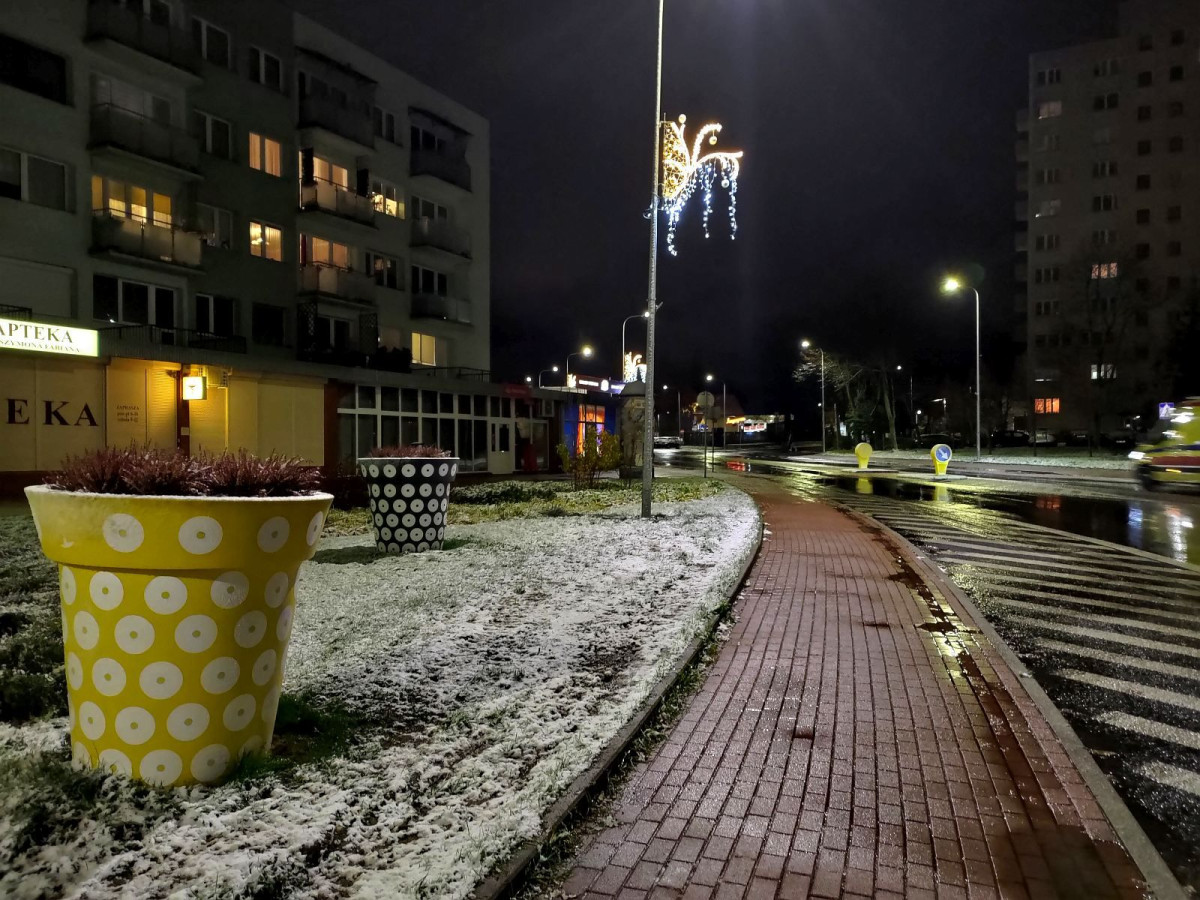 W Bolesławcu pada śnieg
